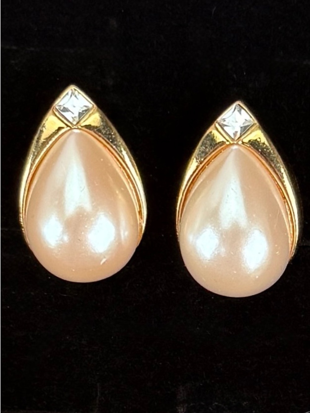 Vintage goldtone, faux pearl clip on earrings
